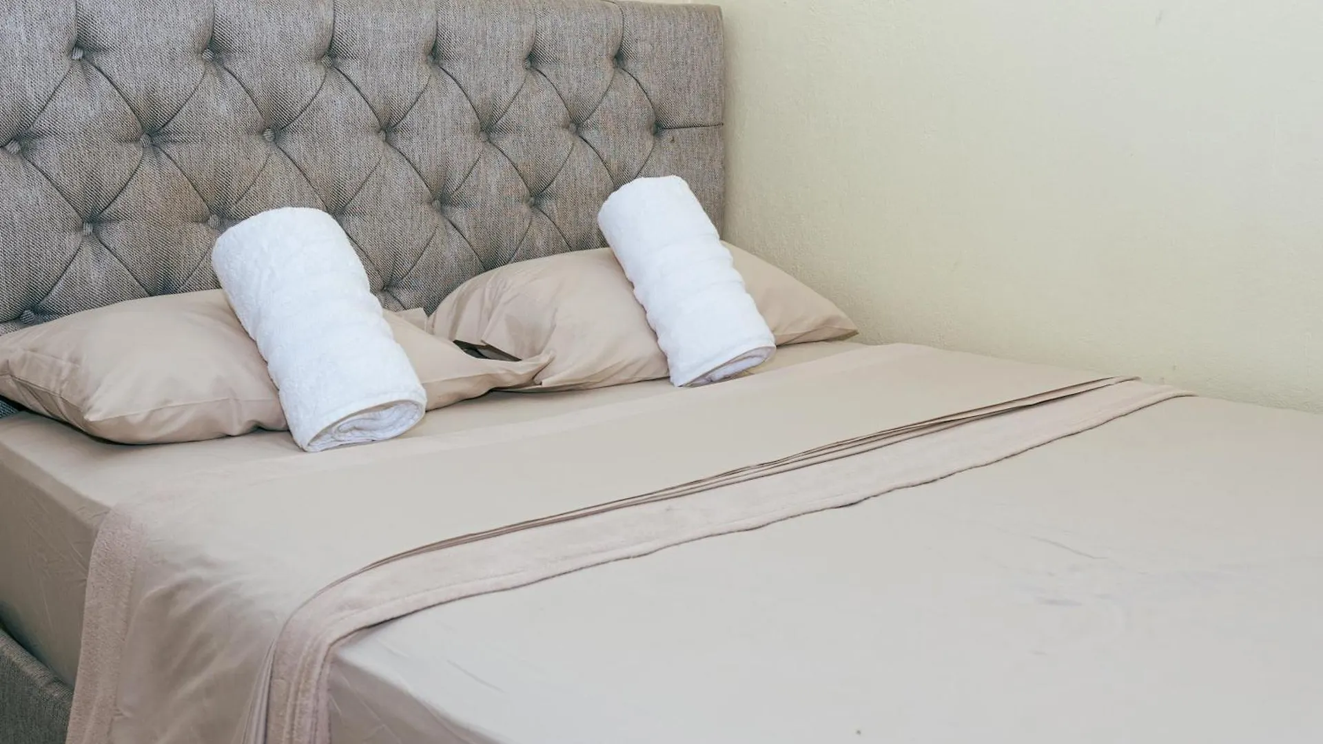 Aparthotel Price Vacation Rentals - Los Corales Del Sur Santo, Domingo Este La Viva